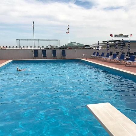 Hotel Majestic Pesaro Exterior foto